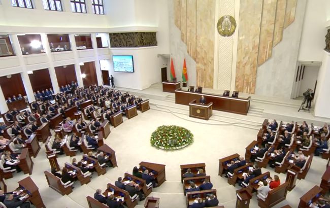 У білорусі хочуть карати на горло чиновників за держзраду