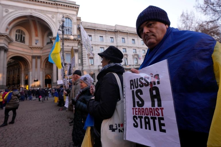 Українці влаштували мітинг під італійським театром через відкриття сезону показом російської опери