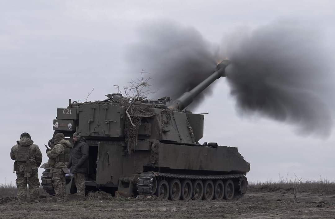 Українські бійці нищать ворога відбиваючи атаки й завдаючи превентивних артилерійських ударів.