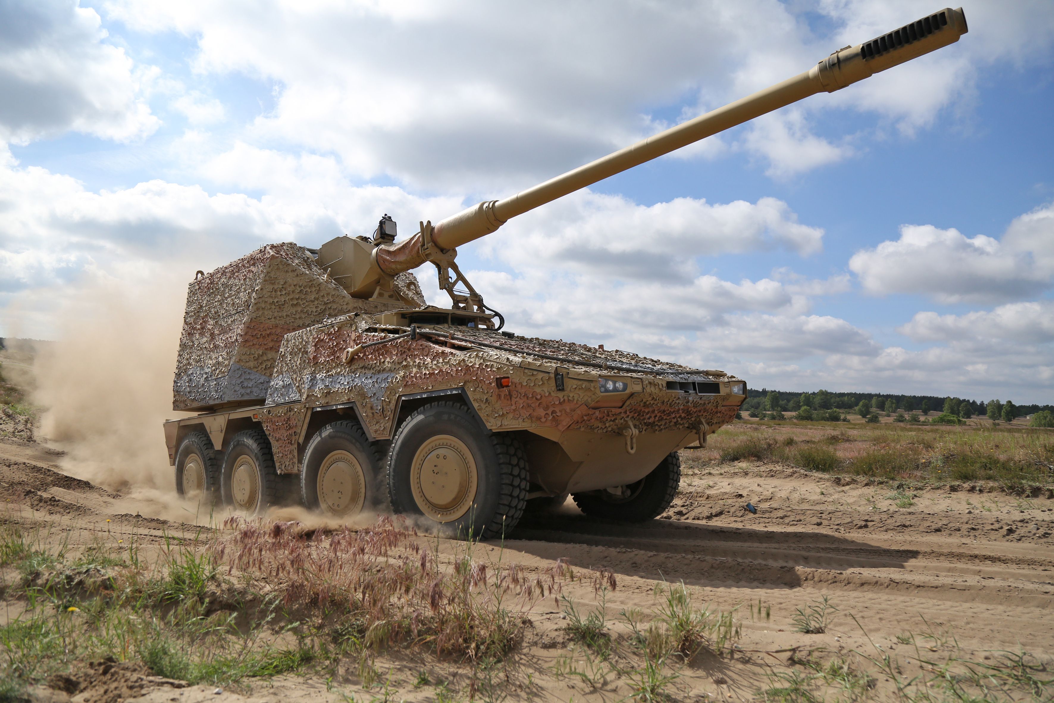 Німеччина передасть Україні 18 САУ RCH-155