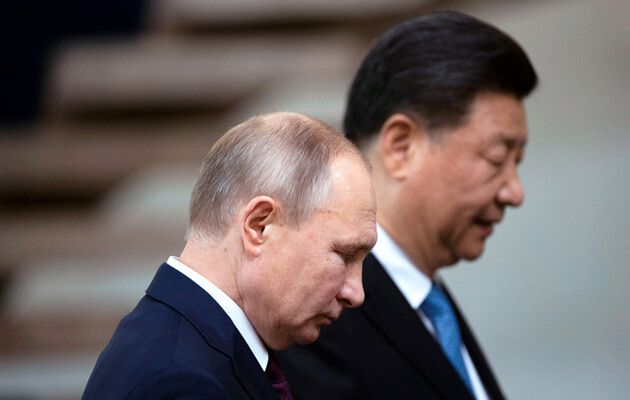 В контексті війни згадують про «безмежну дружбу», яку путін і Сі Цзіньпін проголосили незадовго до початку російського вторгнення в Україну.