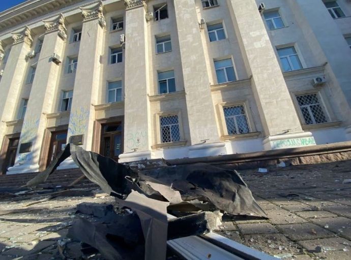 Херсонську ОВА обстріляли російські окупанти, фото