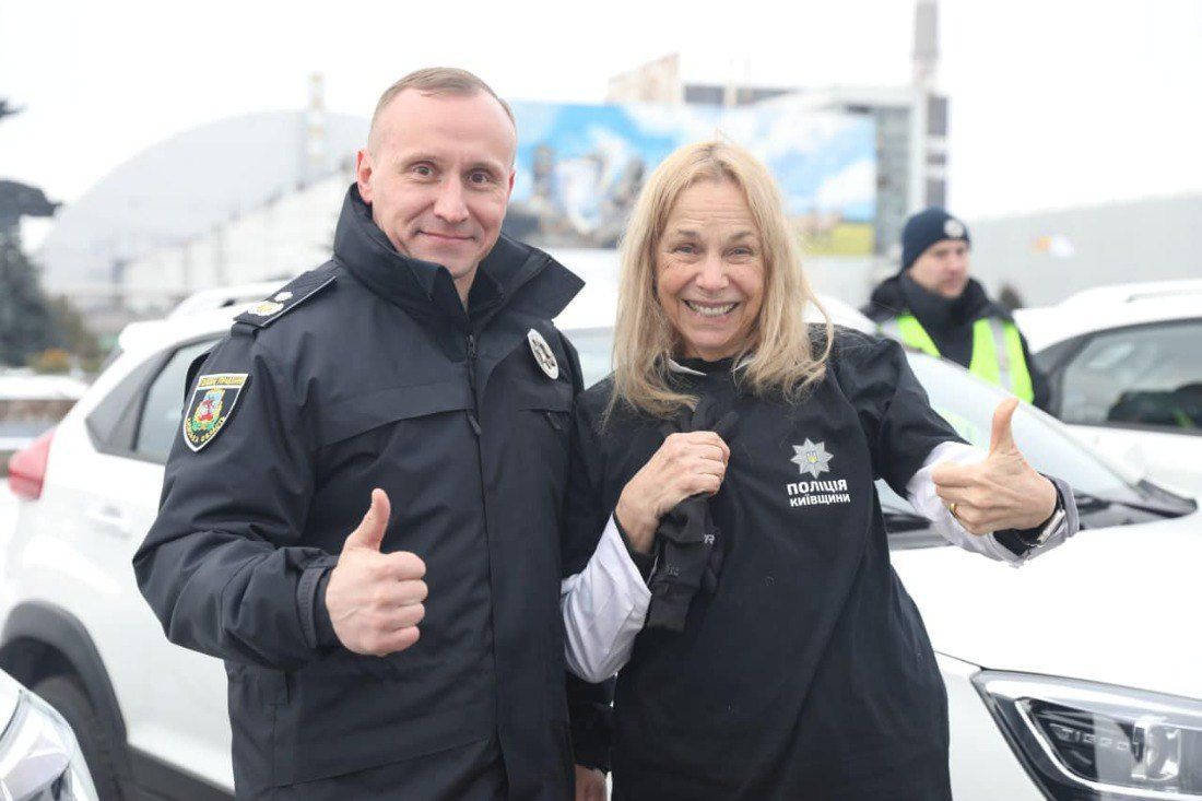 Американська письменниця Мітці Пердью передала поліції Чорнобиля 8 авто