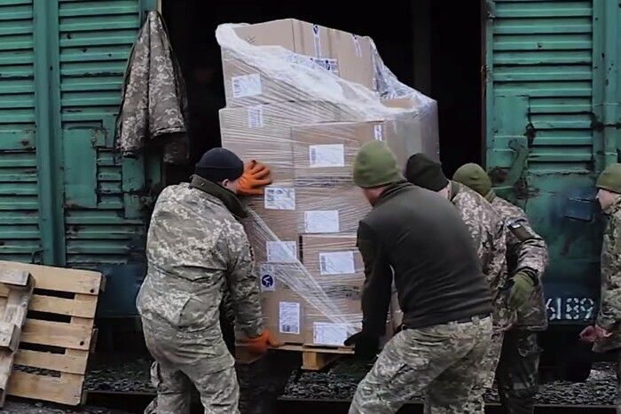 В'язала вся країна: Ісландія надіслала ЗСУ 12 тисяч одиниць зимового одягу