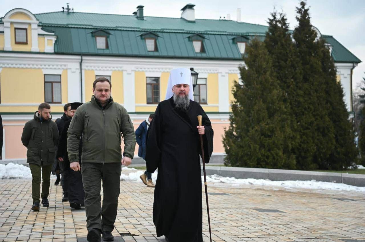 Відкрити пункти незламності у церквах запропонував Епіфаній