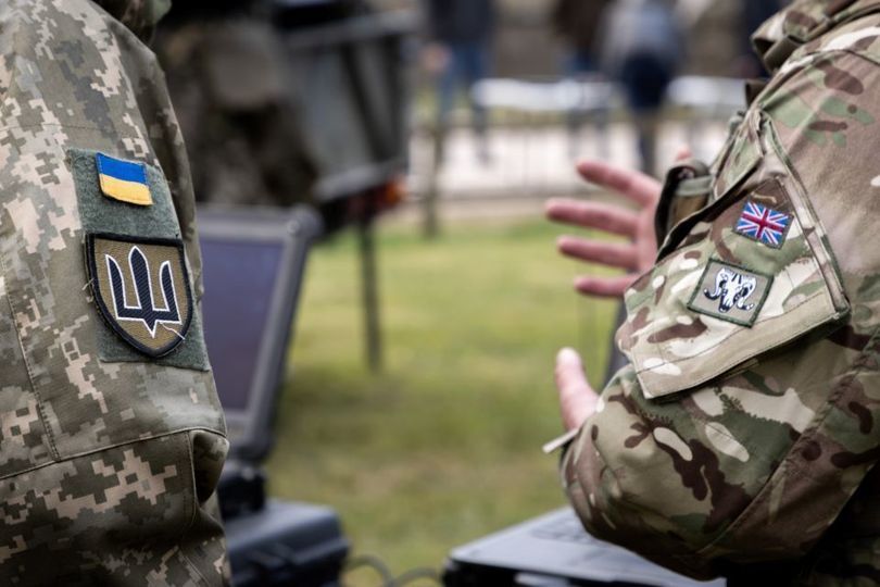 Британія передала Україні сотні генераторів і тисячі комплектів для екстремальних холодів