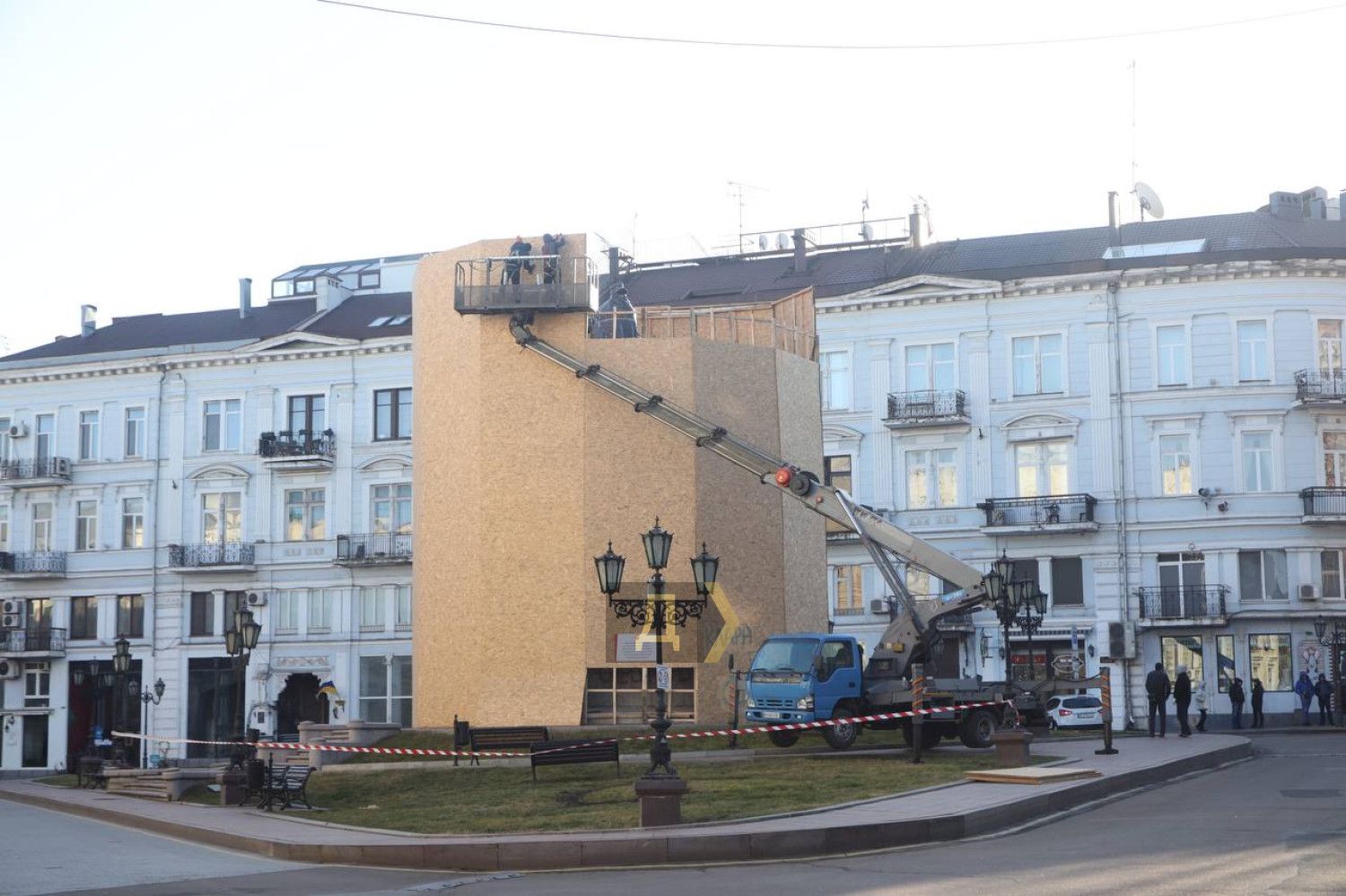 Катя – на вихід: в Одесі демонтують одіозний пам’ятник