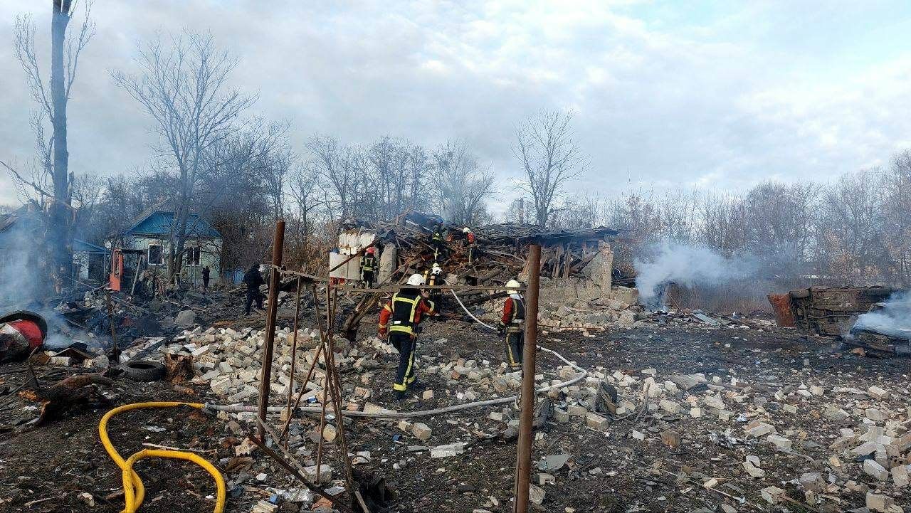 Ракетна атака: у Києві пошкодження у трьох районах, Львів без світла