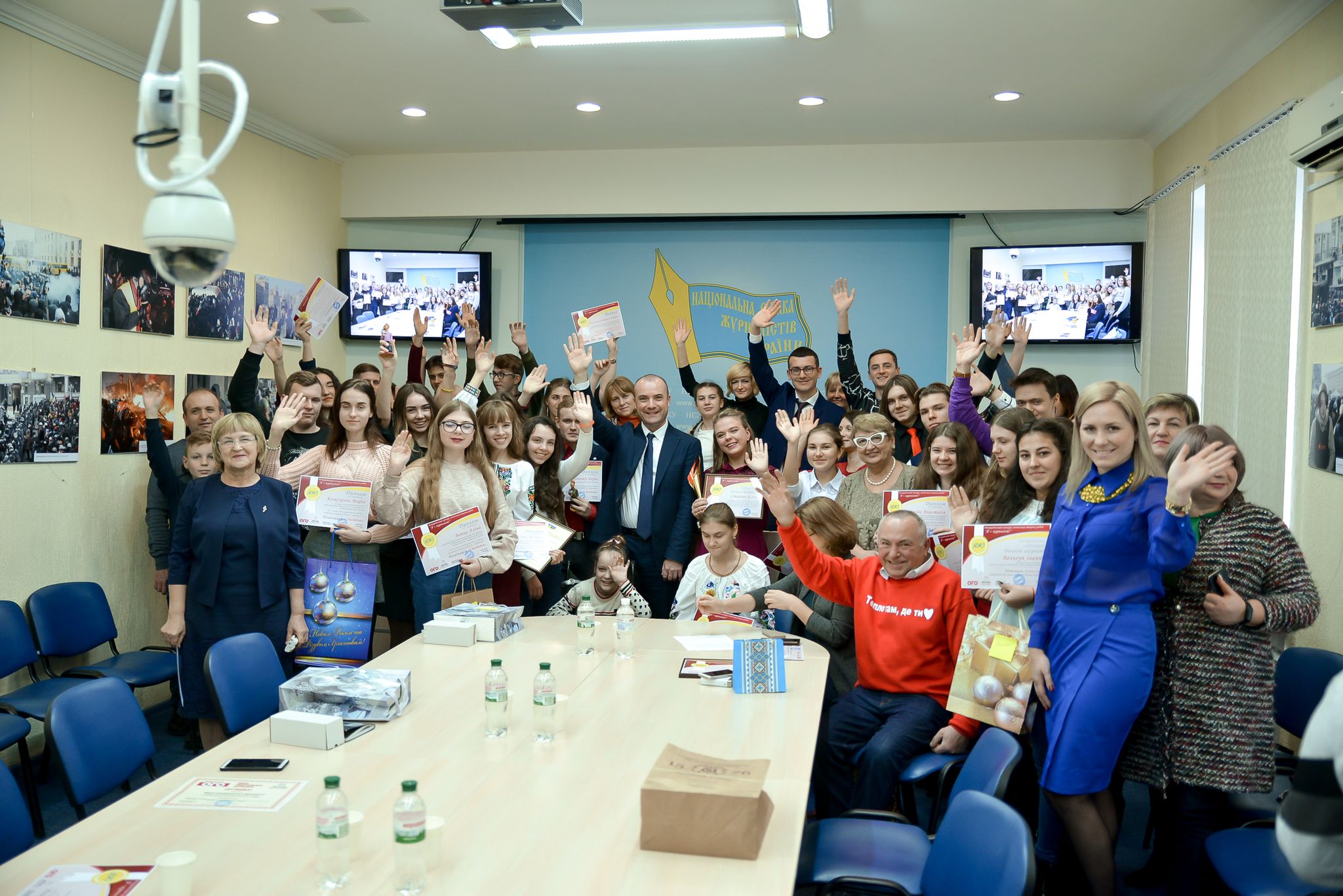 Розкажіть про незламність: старшокласників і студентів коледжів запрошують до участі у конкурсі «Я — журналіст!»