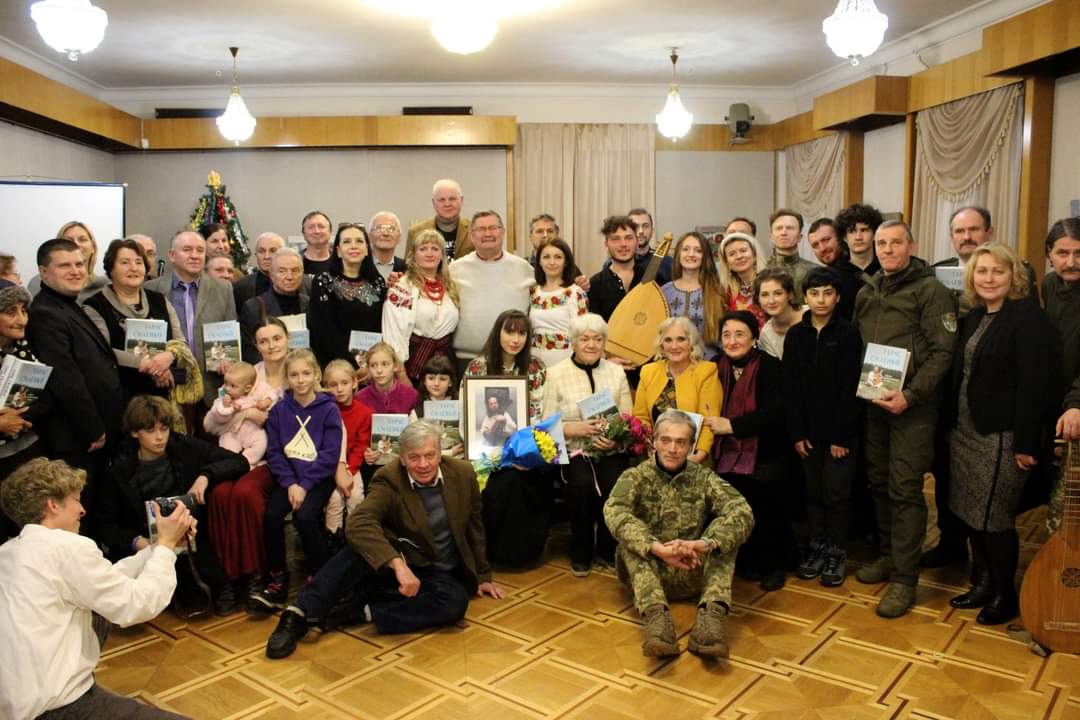 Перемагав темряву: 50-літній ювілей кобзаря Тараса Силенка відзначили презентацією книги про нього