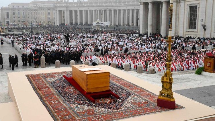 Папа Римський Бенедикт XVI похований у Ватикані
