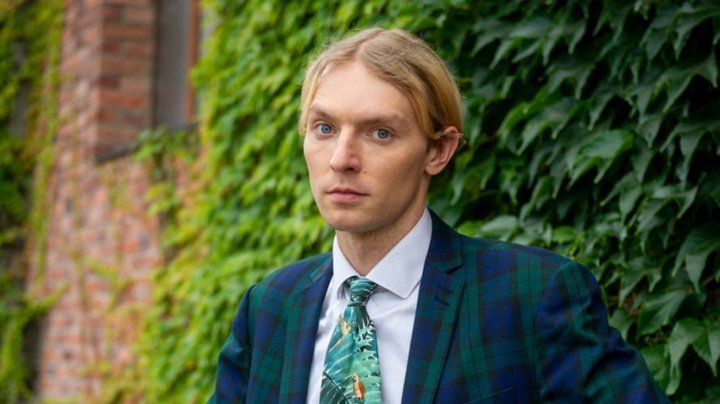Пішки з Києва до Херсона: гуморист зібрав гроші на «Старлінки» для Херсонщини
