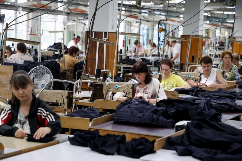 І швець, і продавець: майже 20 підприємств переїхали до Черкас із гарячих точок