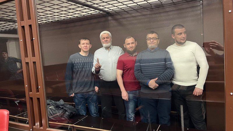 Окупаційний суд "впаяв" по 13 років кожному з кримськотатарських політв'язнів Сервета Газієва, Джеміля Гафарова, Ерфана Османова, Аліма Карімова та Сейрана Муртазу.