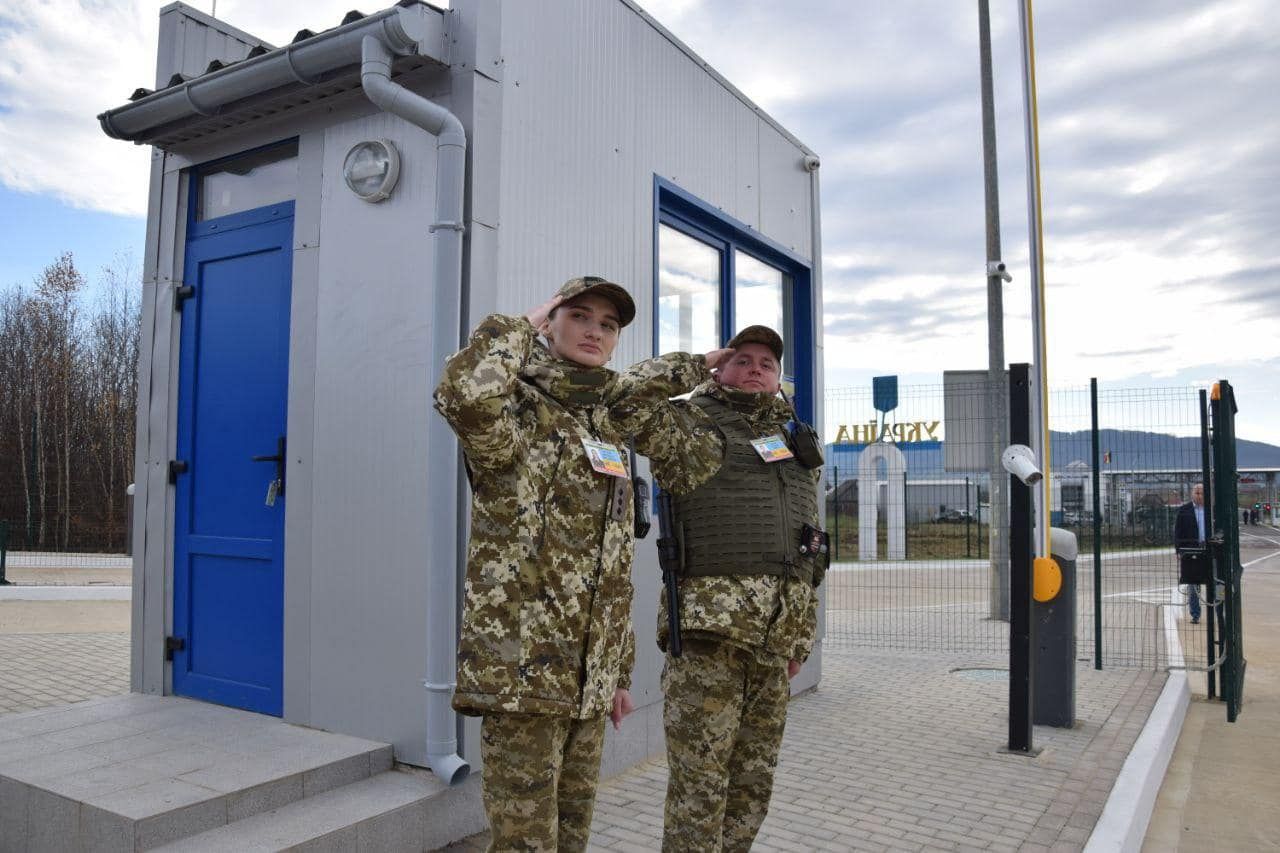 Воєнний стан: РНБО заборонила посадовцям відпочивати за кордоном