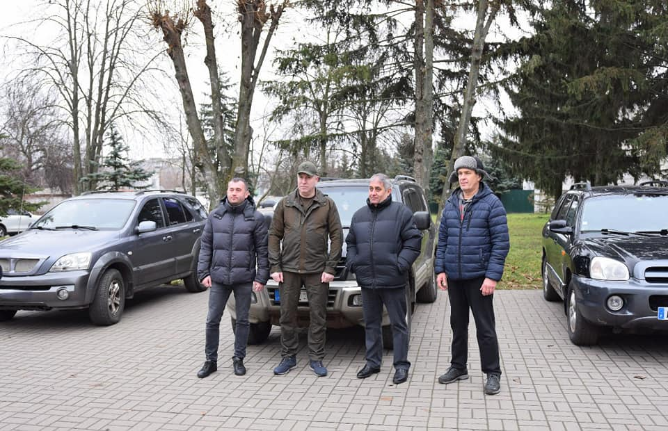 Черкащани відправили на фронт іще чотири позашляховики