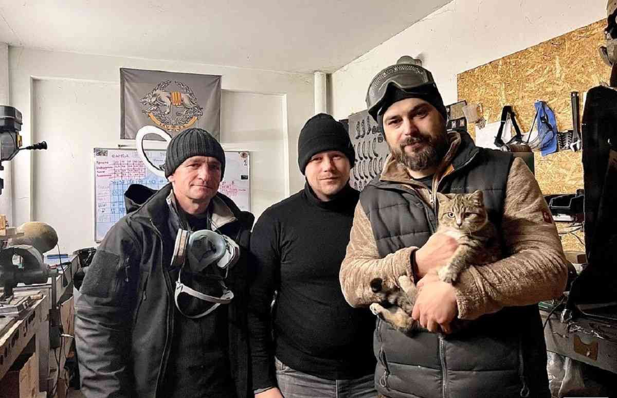Американський захист по-українськи: четверо хмельничан забезпечили шоломами навіть Валерія Залужного