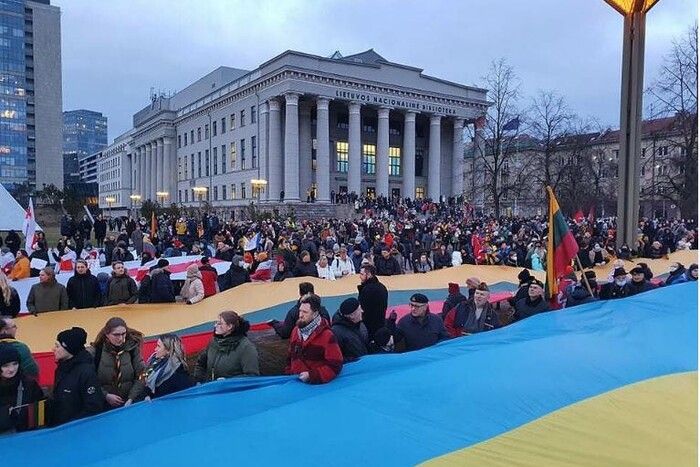 Зеленський присвоїв Вільнюсу почесну відзнаку «Місто-рятівник»