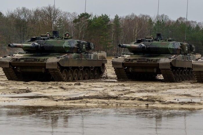 Німеччина дозволить Польщі надати танки Leopard 2 Україні