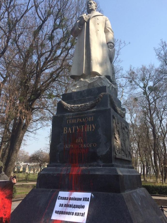 Пам"ятник кривавому генералу Ватутіну стовбичить у центрі столиці.