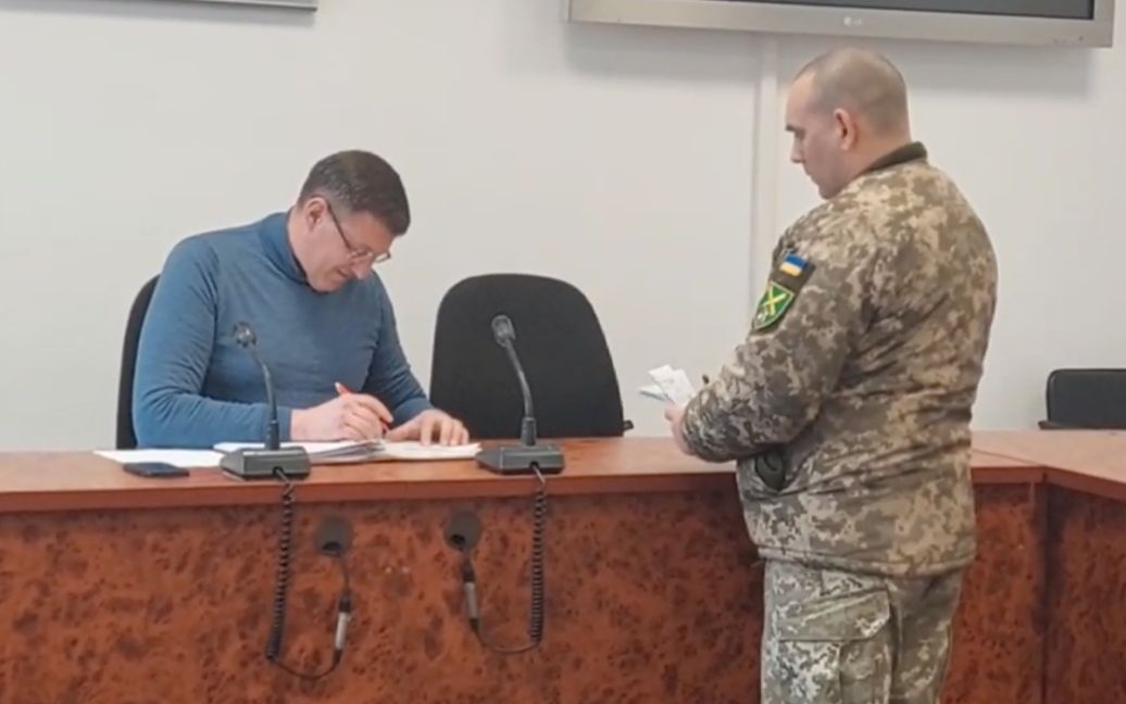 Мер Броварів та члени виконкому отримали повістки під час засідання