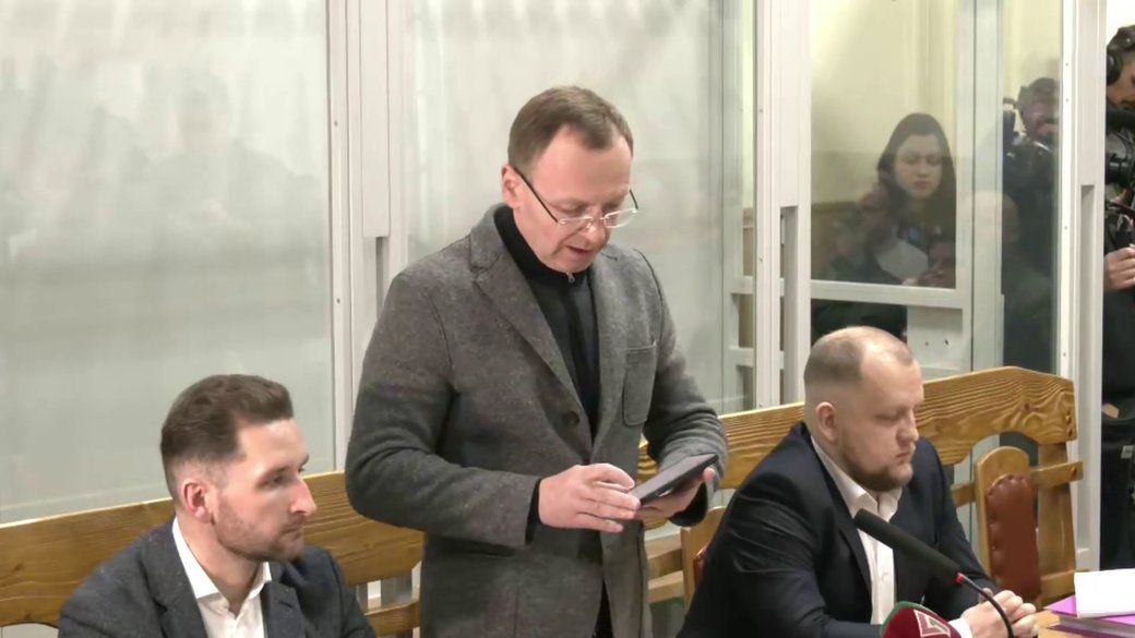 Мер Чернігова Атрошенко захищається у львівському суді, та, наразі, безуспішно.