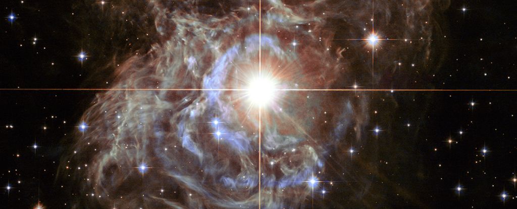 Зірка цефеїда розташована на відстані близько 6 500 світлових років від Землі.