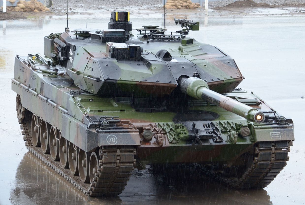 Загалом Німеччина оголосила, що передасть ЗСУ 14 танків Leopard 2.