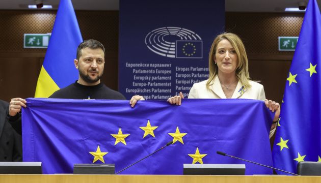Роберта Мецола закликає ЄС якнайшвидше надати ЗСУ  далекобійну зброю і винущувачі
