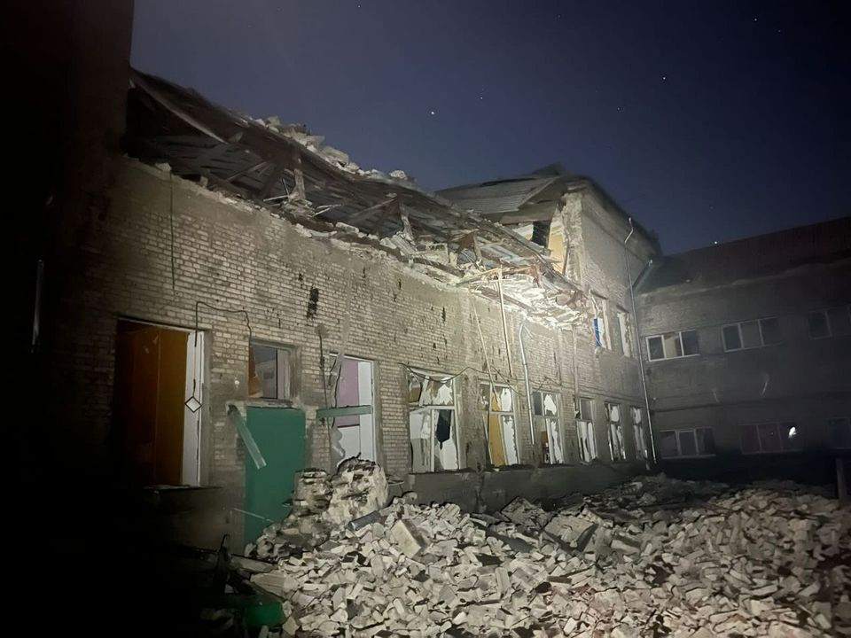 Російські «визволителі» знищили школу в Краматорську та вдарили по церкві з вірянами, фото
