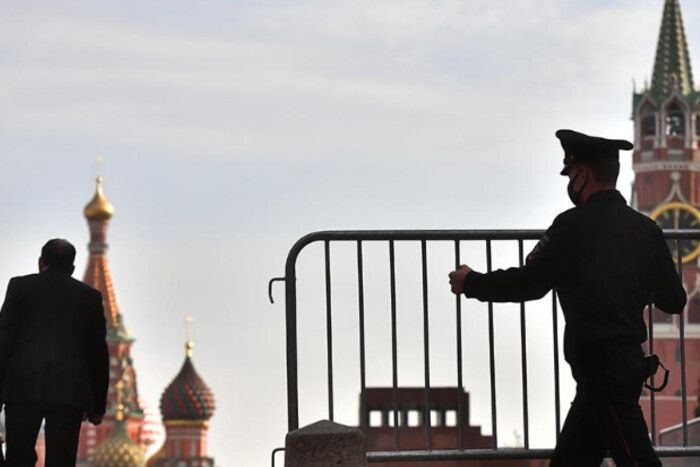 Із московії зась: виїзд за кордон обмежено чиновникам рф - британська розвідка