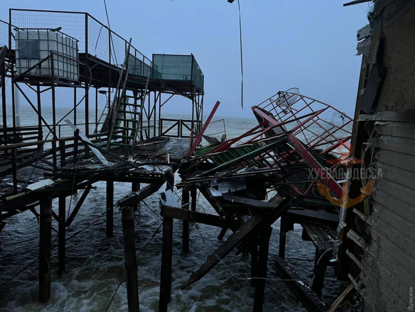 Здетонувала морська міна: на Одещині пошкоджено декілька будівель, фото