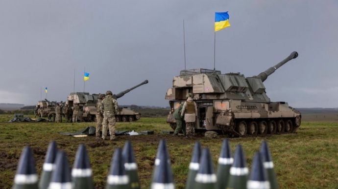 У Британії завершила навчання друга група українських гармашів на САУ AS90