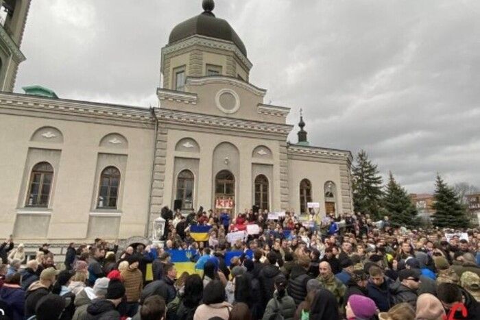 У Хмельницькому попи незаконно вивозять майно з церков