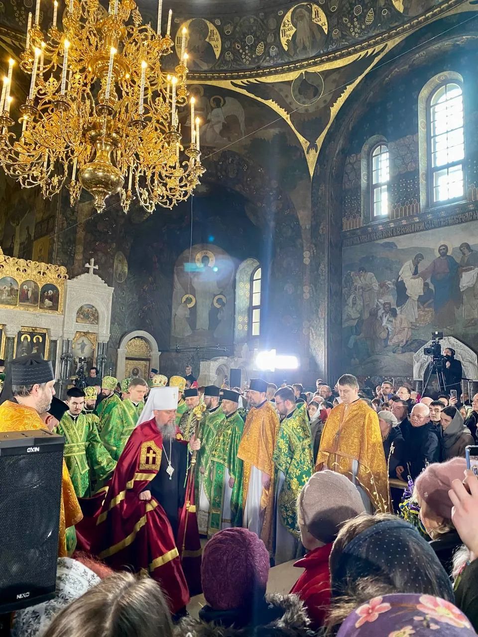 Вербна неділя: ПЦУ вперше провела службу в Трапезному храмі Лаври