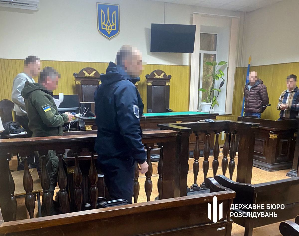 Посадовець військової частини відбирав у солдатів бойові доплати – ДБР