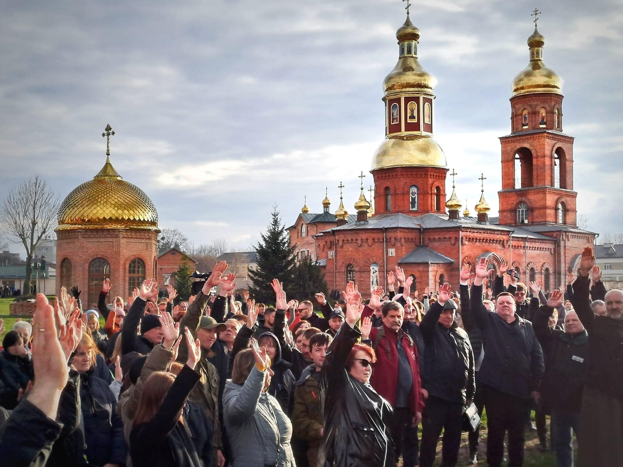 Перша молитва українською: Свято-Георгіївський храм у Хмельницькому перейшов до ПЦУ