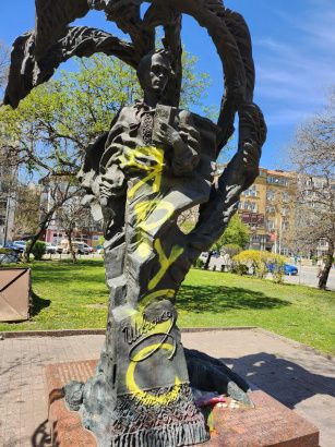 В центрі Софії обмалювали пам’ятник Тарасу Шевченку
