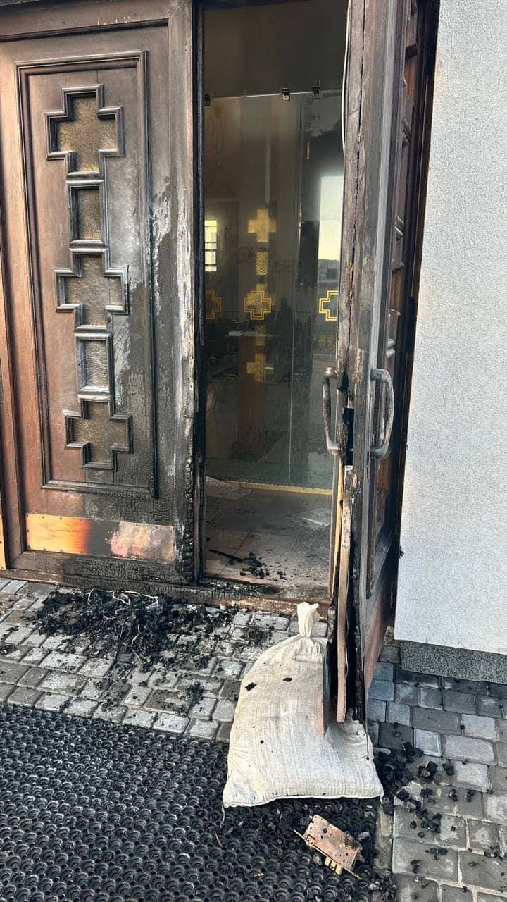 Біснування нечисті: у Львові підпалили церкву УГКЦ, фото