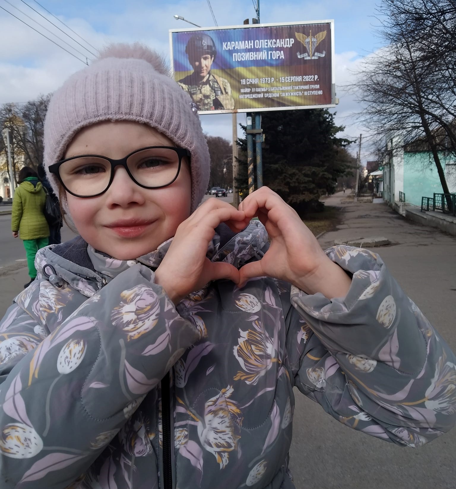 Як навчитися жити без коханого: жінки, які втратили на війні своїх чоловіків, створили спільноту для взаємної підтримки