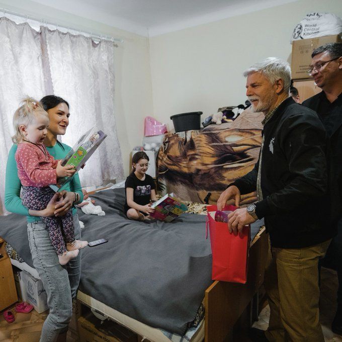 Петр Павел під час зустрічі з українськими переселенцями у Дніпрі.