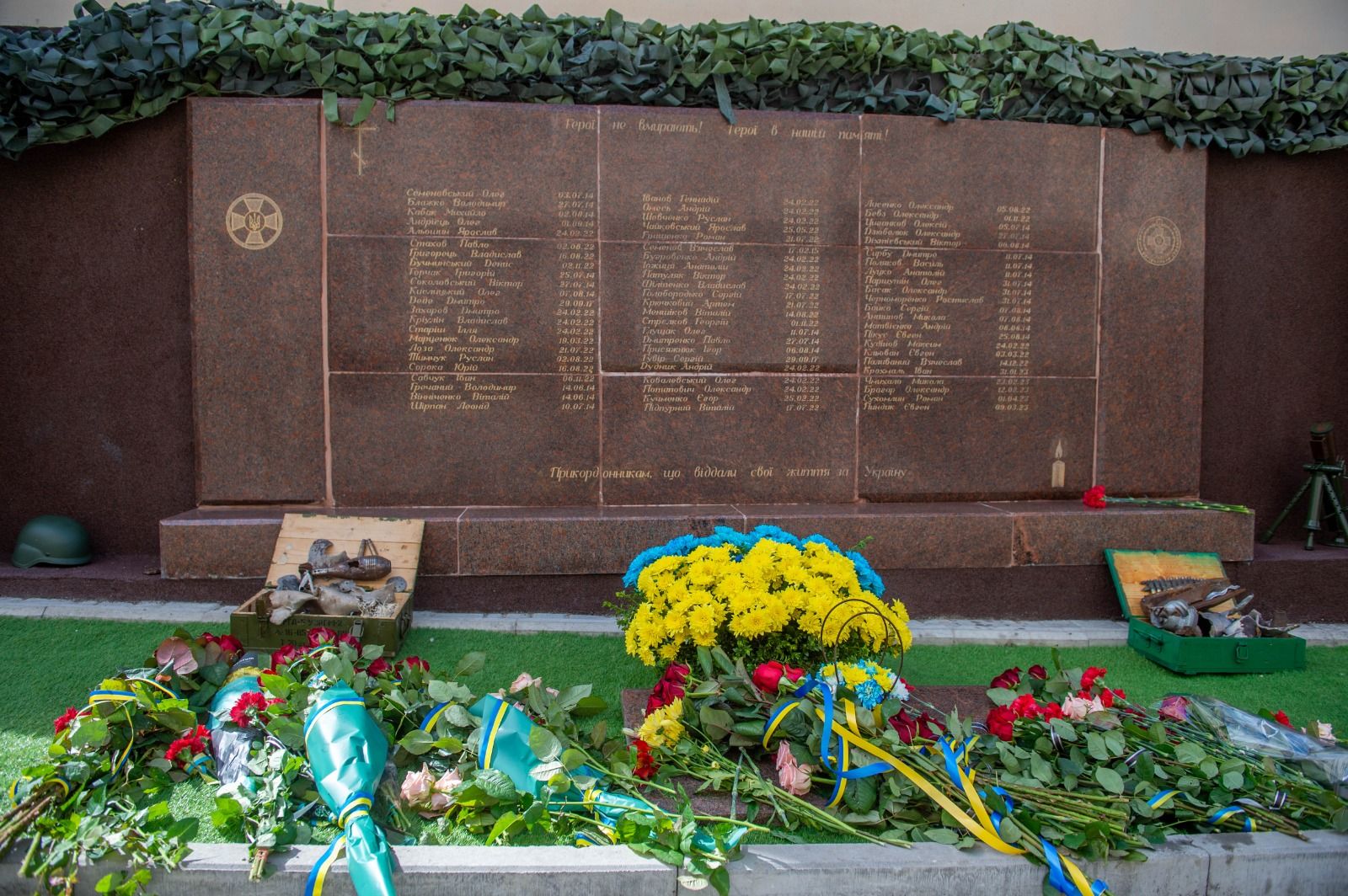 Пам'ять про загиблих прикордонників: в Україні відкрили «Стіну Героїв», фото