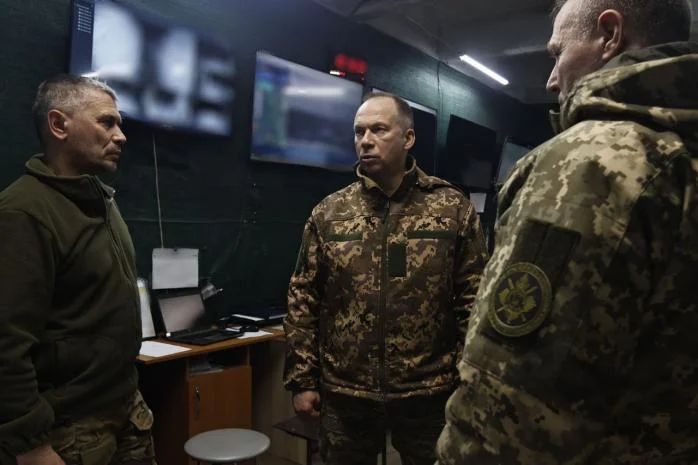 Бахмут: Сирський відвідав бійців на найгарячішому напрямку