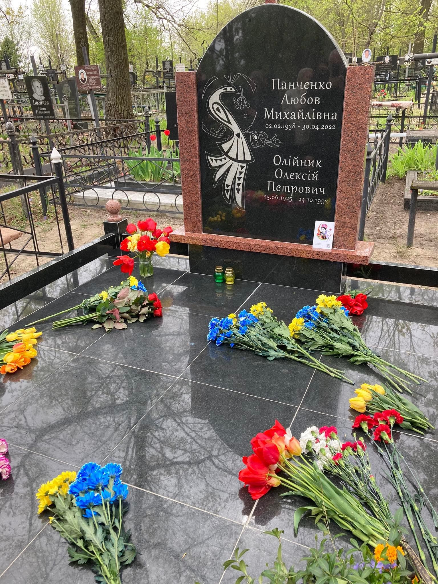 У Бучі на могилі шістдесятниці Любові Панченко освятили пам’ятник, фото