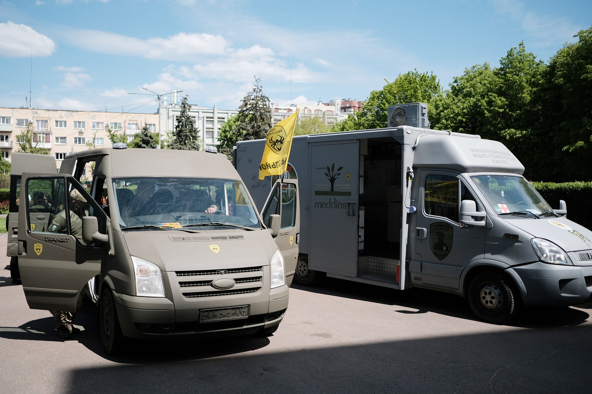 Черкащани відправили на фронт стоматологічний комплекс і 10 автомобілів
