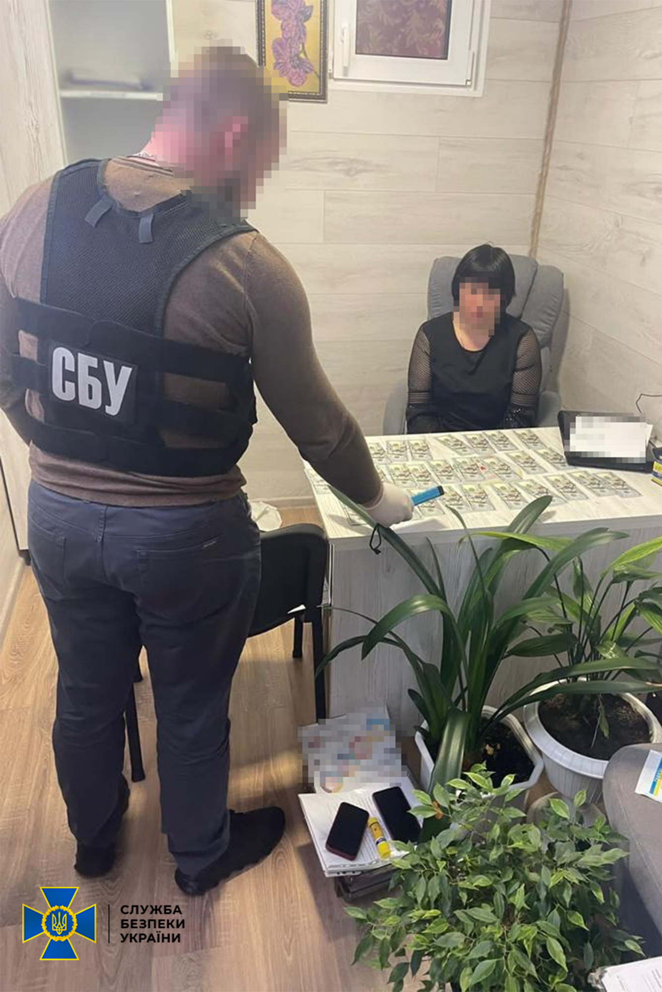 У Золотоноші директорка клініки «відмазувала» ухилянтів від мобілізації за 3 тис. доларів