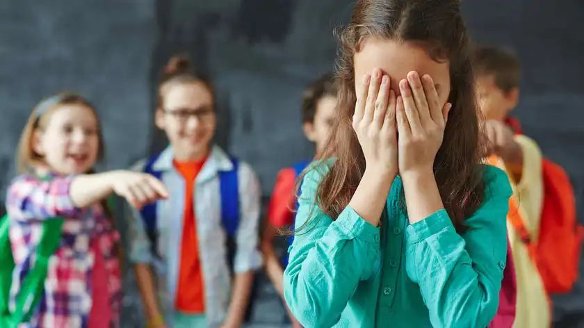 Мовний булінг: у Дніпрі російськомовна вчителька помстилася учениці