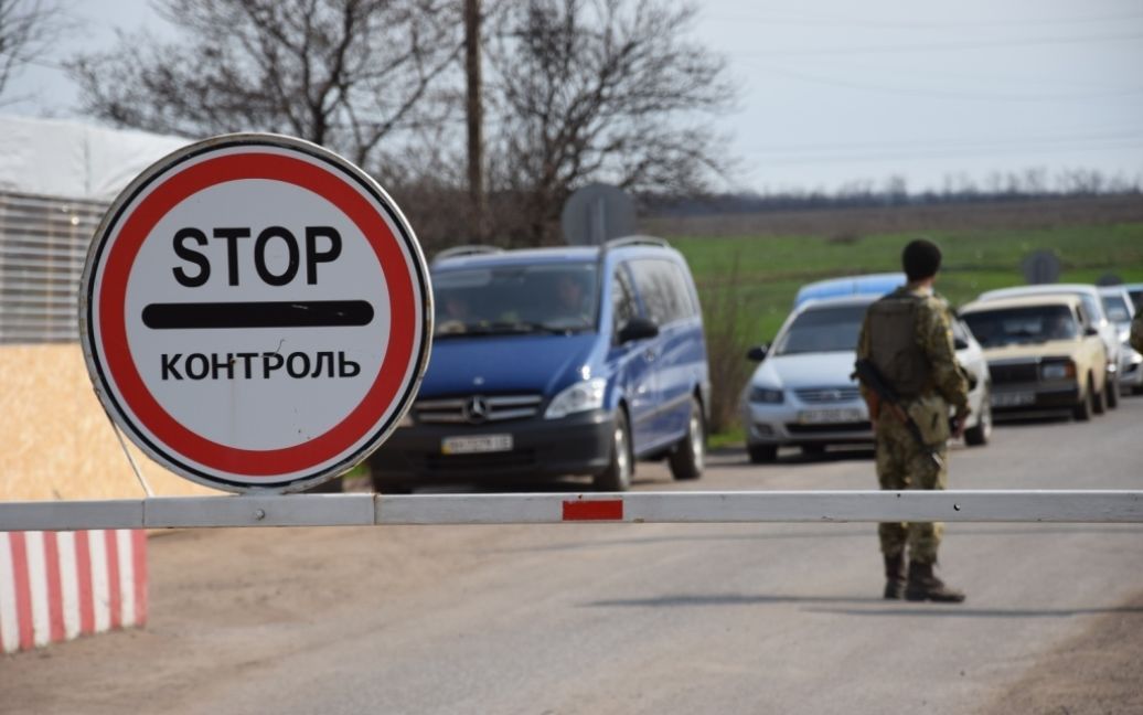 Правила виїзду чоловіків за кордон в Україні змінять із червня