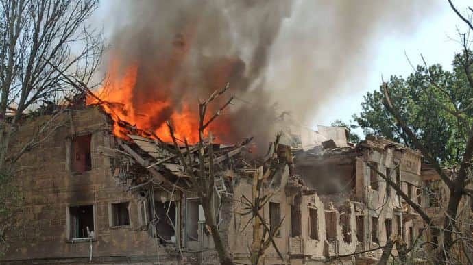 Удар по лікарні Дніпра призвів до загибелі людей, на  Житомирщині – пошкоджено об’єкт інфраструктури