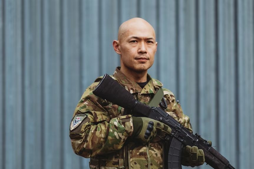 Японський  ґанґстер Харусан воює снайпером на боці України